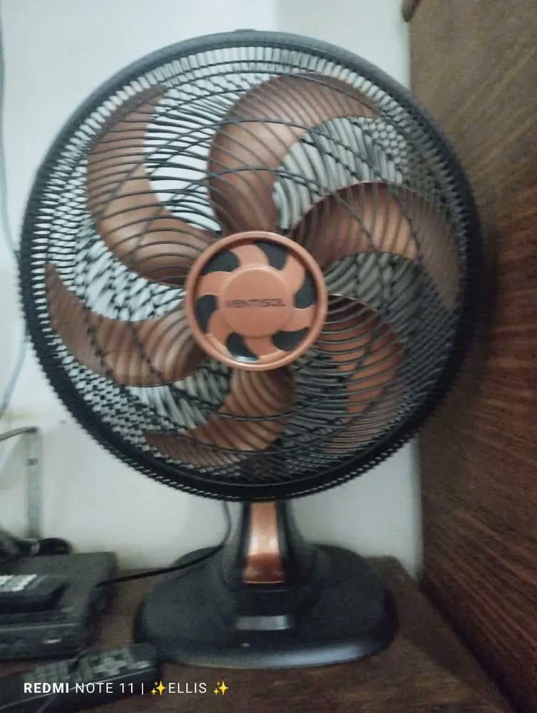 foto de Ventilador Oscilante De Mesa Ventisol Turbo 6 Pás 50cm Preto