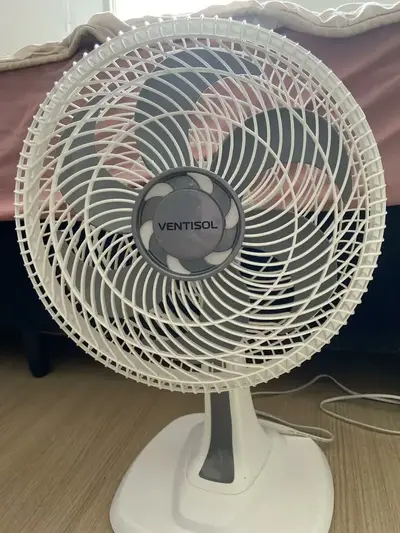 foto de Ventilador Oscilante De Mesa Ventisol Turbo 6 Pás 50cm Preto