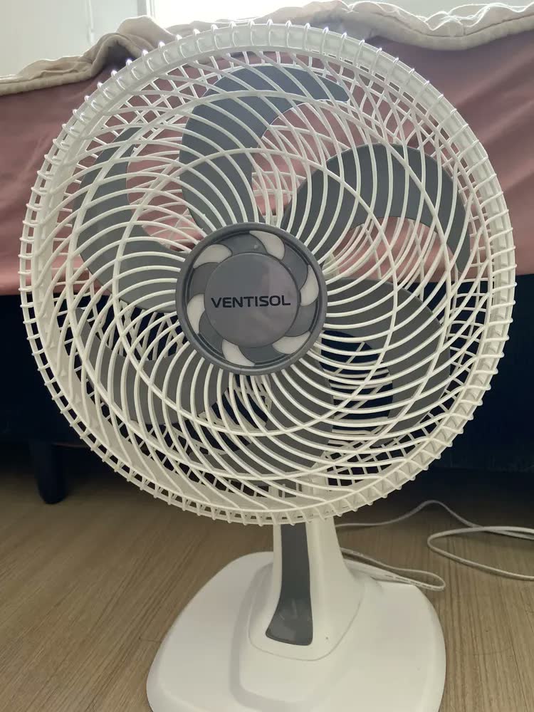 foto de Ventilador Oscilante De Mesa Ventisol Turbo 6 Pás 50cm Preto