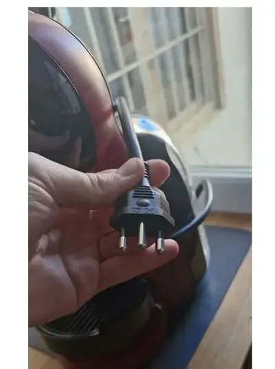 foto de Cafeteira Nescafé Dolce Gusto Mini Me Vermelha e Preta
