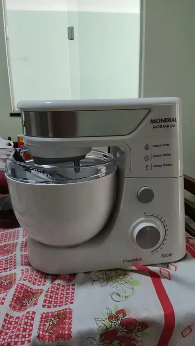 foto de Batedeira Planetária Mondial 700W - BP-01P-R