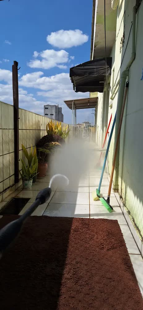 foto de Lavadora de Alta Pressão WAP Premier 2600 1800W 2000 PSI com Aplicador de Detergente