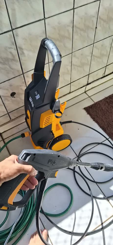 foto de Lavadora de Alta Pressão WAP Premier 2600 1800W 2000 PSI com Aplicador de Detergente