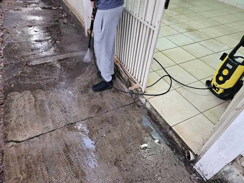 foto de Lavadora De Alta Pressão 2100w 2100 Psi - Tramontina