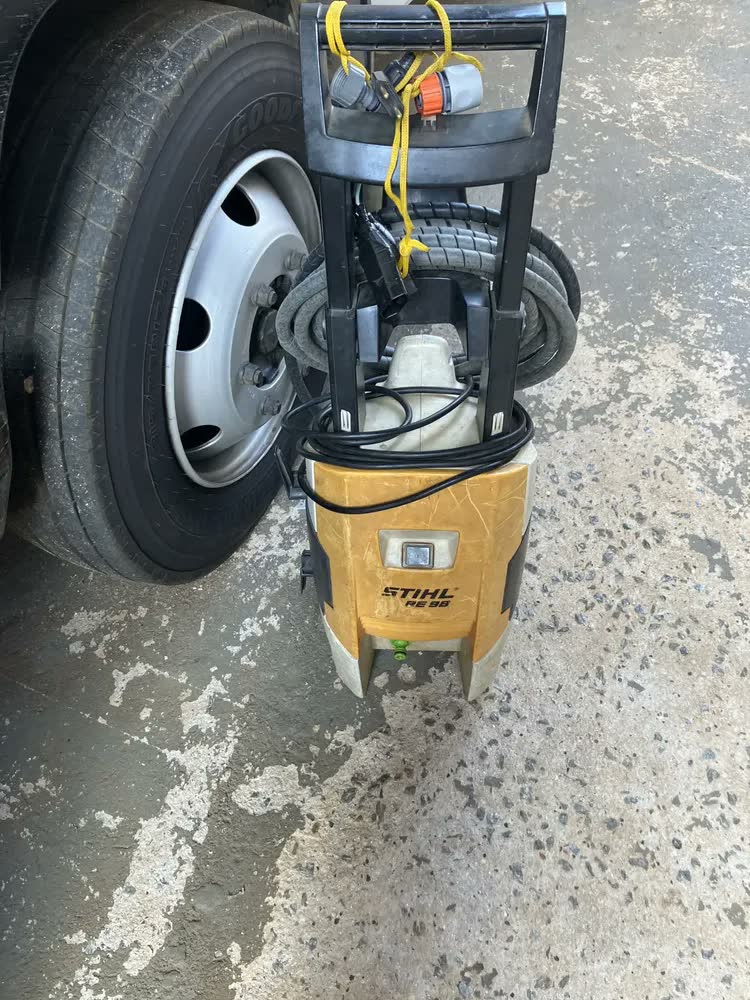 foto de Lavadora De Alta Pressão 2100w 2100 Psi - Tramontina