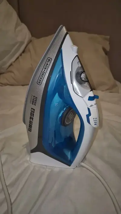 foto de Ferro de Passar Roupa Black+Decker FX3060 Base Antiaderente