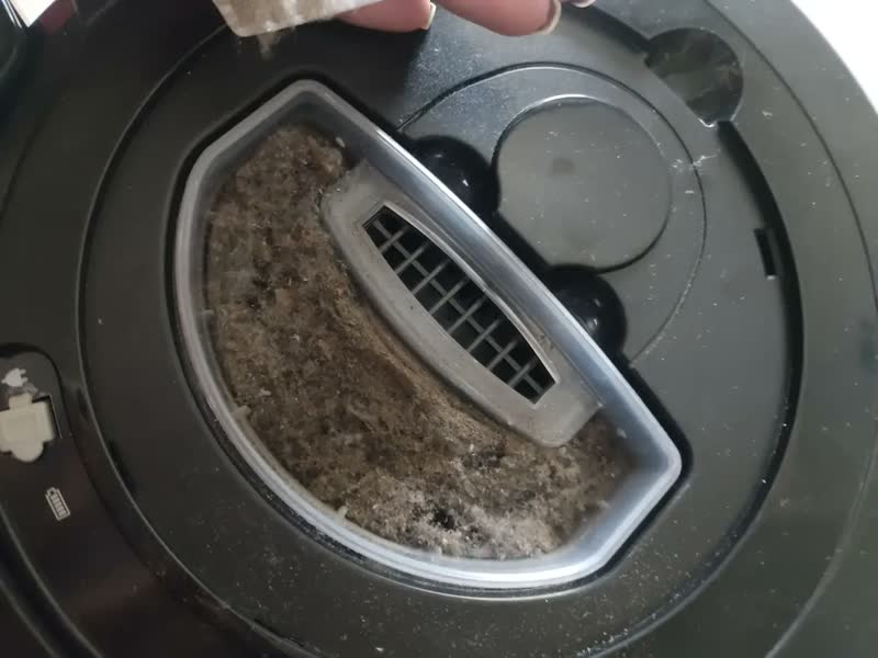 foto de Robô Aspirador de Pó WAP ROBOT W100 - 3 em 1 Varre Aspira e Passa Pano, Sensor Antiqueda e de Impacto,