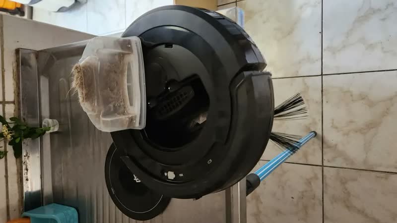 foto de Robô Aspirador de Pó WAP ROBOT W100 - 3 em 1 Varre Aspira e Passa Pano, Sensor Antiqueda e de Impacto,