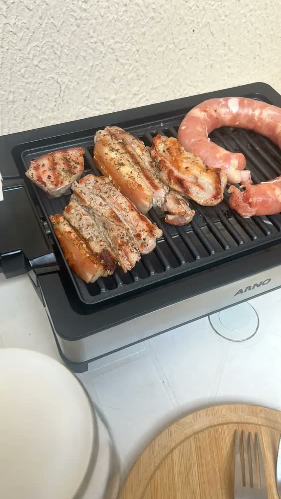 foto de Churrasqueira elétrica Arno GPRA preta