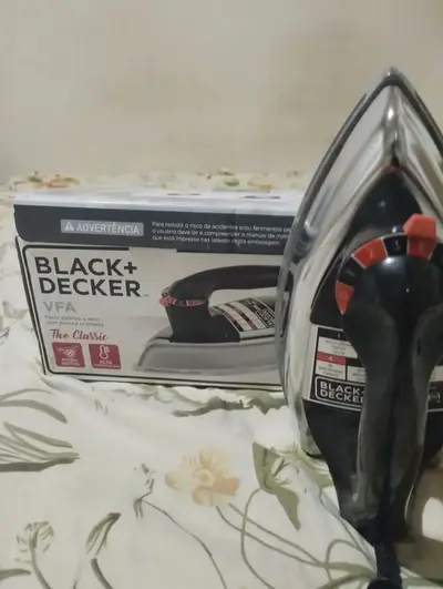 foto de Ferro de Passar Roupa a Seco Black+Decker VFA1110XM6 Base de Alumínio 127V