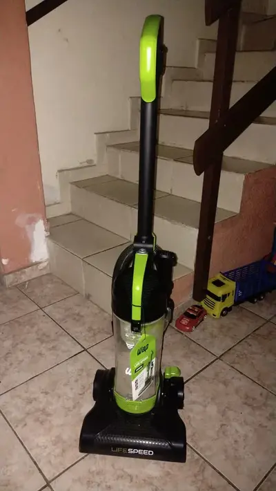 foto de Aspirador de Pó Vertical 2 em 1 WAP Life Speed 2000W de Potência e Filtro HEPA