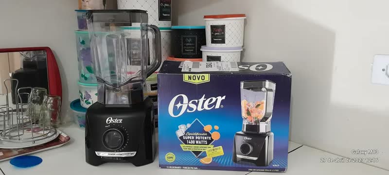 foto de Liquidificador Full Oster 15 Velocidades 1400W Preto 220V OLIQ610