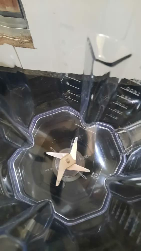 foto de Liquidificador Full Oster 15 Velocidades 1400W Preto 220V OLIQ610