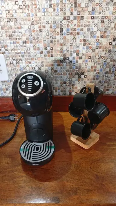 foto de Cafeteira Nescafé Dolce Gusto Genio S Plus Dgs3 Vermelha Cor Vermelho