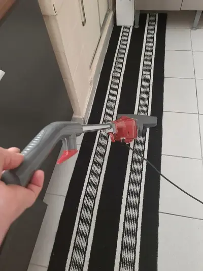 foto de Aspirador De Pó Vertical Com Fio Portátil De Mão 2 Em 1 1100W De Potencia Com Cabo Elétrico De 5 Metros E 1,2 Litros De Capacidade Com Filtro Hepa Electrolux STK13 Vermelho
