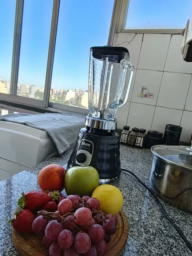 foto de Liquidificador Osterizer Classic vermelho de 1.25L, 700W e Jarra de vidro -