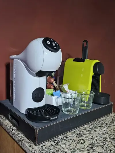 foto de Cafeteira Nescafé Dolce Gusto Nescafé Genio S DGS4 automática branca para cápsulas monodose