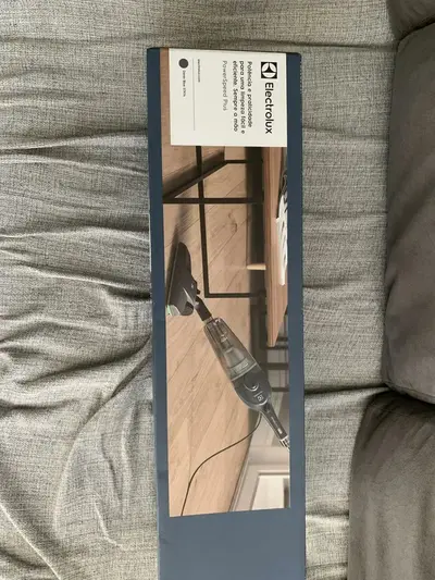 foto de Aspirador pó vertical Electrolux 1450W STK14 cabo 5m portátil de mão 2 em 1 potente capacidade 1,6L filtro HEPA Azul Denim
