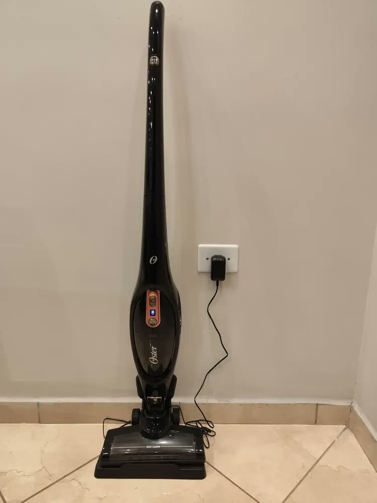 foto de Aspirador De Pó Vertic 2 Em 1 Duo Clean 110w Oster Cor Preto
