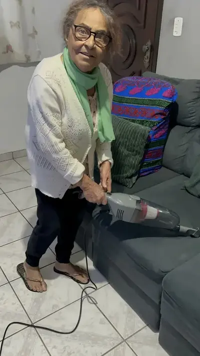 foto de ASPIRADOR DE PÓ ELECTROLUX VERTICAL COM FIO 2 EM 1 127V STK15