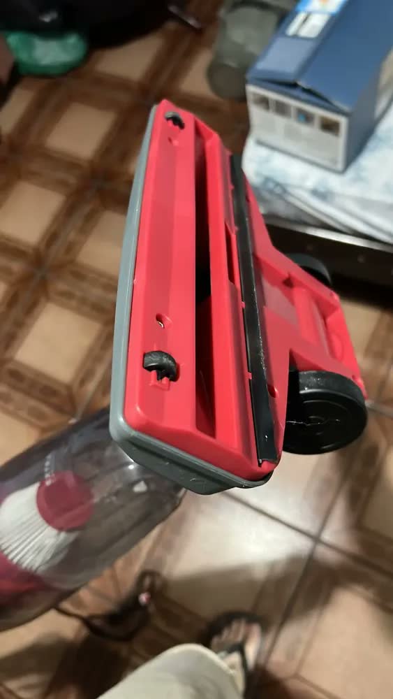 foto de ASPIRADOR DE PÓ ELECTROLUX VERTICAL COM FIO 2 EM 1 127V STK15