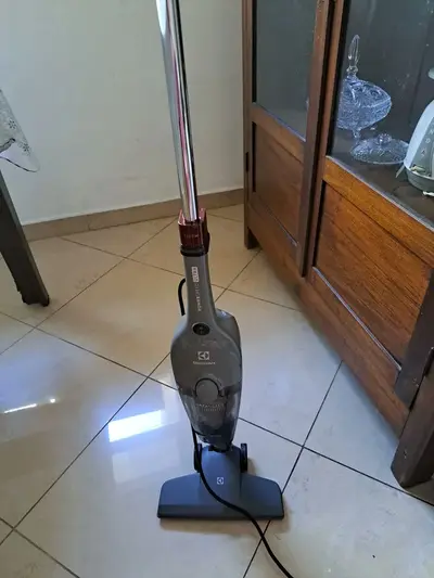 foto de ASPIRADOR DE PÓ ELECTROLUX VERTICAL COM FIO 2 EM 1 127V STK15