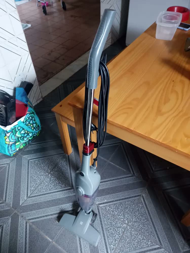 foto de ASPIRADOR DE PÓ ELECTROLUX VERTICAL COM FIO 2 EM 1 127V STK15