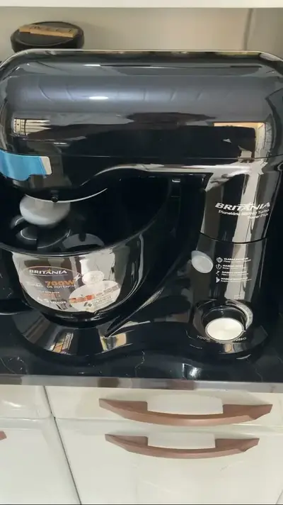 foto de Batedeira Planetária Turbo Power Plus Bbp760p Britânia Cor Preto Frequência 60