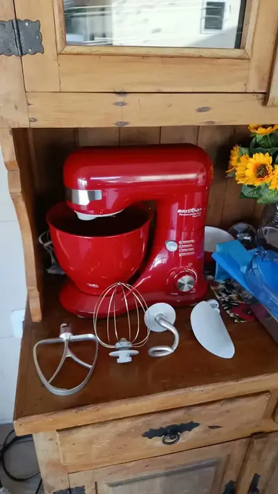 foto de Batedeira Planetária Turbo Power Plus Bbp760p Britânia Cor Preto Frequência 60