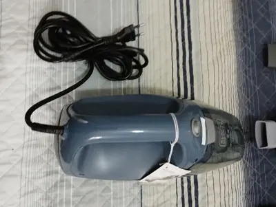 foto de Aspirador de Pó Portátil Black Decker Modelo APS1200 com Função Sopro