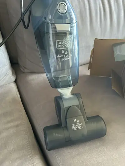 foto de Aspirador de Pó Portátil Black Decker Modelo APS1200 com Função Sopro