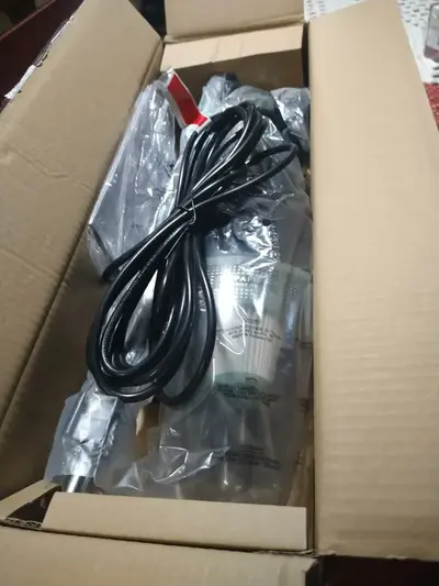 foto de Aspirador de Pó Vertical Electrolux 1.100W cabo de 5m portátil de mão 2 em 1 potente com capacidade 1,2L filtro HEPA preto