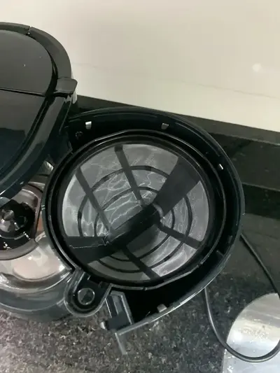 foto de Cafeteira Elétrica Electrolux inox filtro permanente removivel corta pingos capacidade 600ml 15 xicaras função manter aquecido sistema ECM10