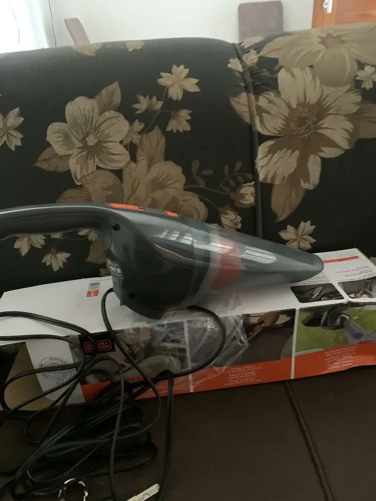 foto de Aspirador de Pó Elétrico e Portátil Black Decker, Modelo BDCV370, Ideal para Automóveis com Ação Ciclônica,