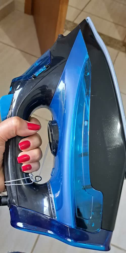 foto de Ferro A Vapor F-53 1200w Preto E Azul Mondial