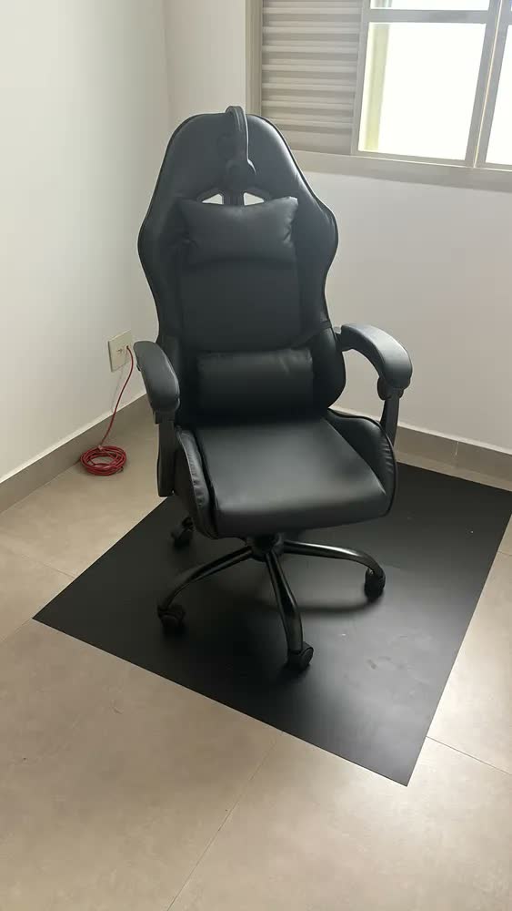 foto de Cadeira de escritório TGT Heron TGT-HR gamer preta com estofado de couro sintético
