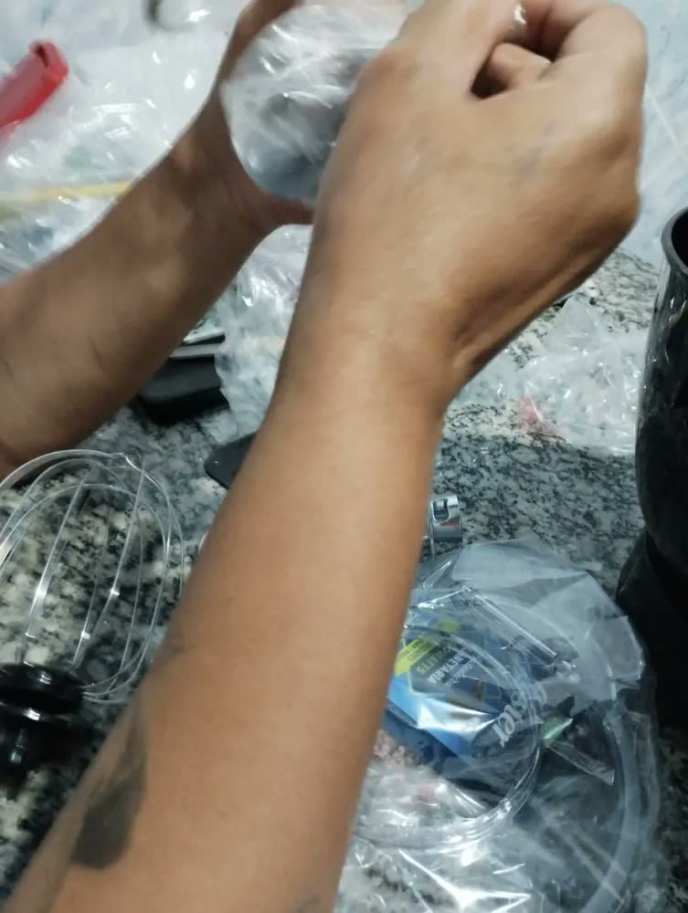 foto de Batedeira Planetária Oster OBAT630 Preta com Tigela de 4 L e 800 W