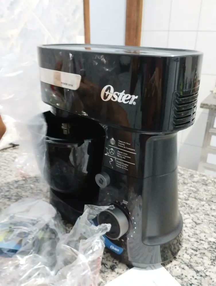 foto de Batedeira Planetária Oster OBAT630 Preta com Tigela de 4 L e 800 W