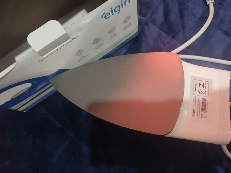 foto de Ferro Passar Roupas Seco Antiaderente Iron Force Elgin Branco