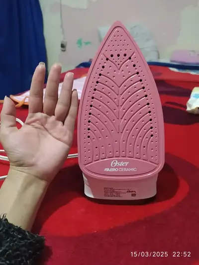 foto de Ferro de Passar a Vapor 220v Oster Rosa GCSTBS5053-057