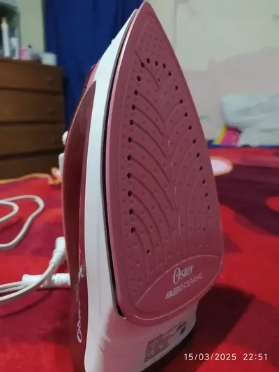 foto de Ferro de Passar a Vapor 220v Oster Rosa GCSTBS5053-057