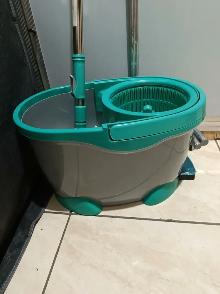 foto de Kit Mop Turbo Com Balde 17 Litros Noviça Tiffany E Cinza