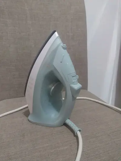 foto de Ferro de Passar Seco/Vapor Electrolux Efficient Base antiaderente Vapor Vertical Extra 1200W ESI11