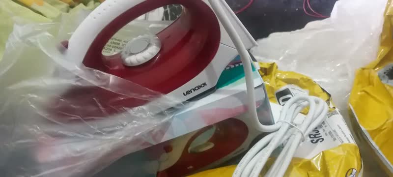 foto de Ferro A Vapor Delicate Pff657 Branco E Vermelho Lenoxx