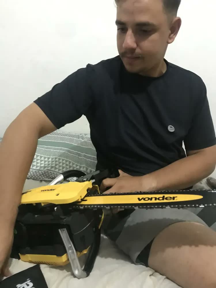 foto de Motosserra a gasolina 2 tempos 44cc MGP 450 sabre 16”/40 cm - Vonder