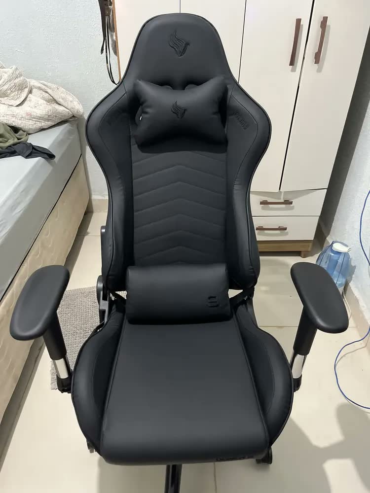 foto de Cadeira Gamer Pichau Donek S Preta Reclinável Cor Preto Material do estofamento Couro