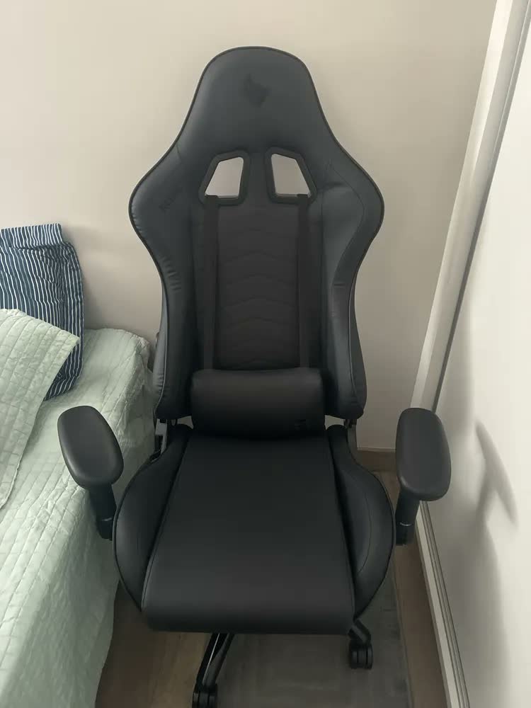 foto de Cadeira Gamer Pichau Donek S Preta Reclinável Cor Preto Material do estofamento Couro