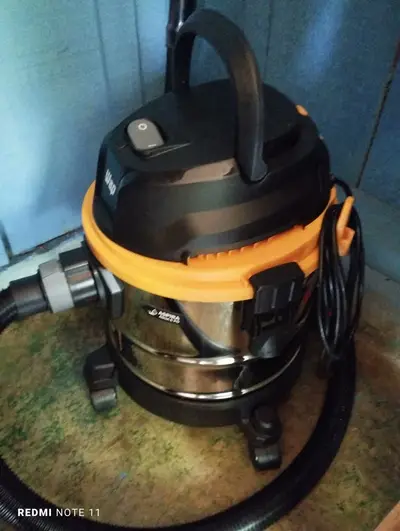 foto de Aspirador de Pó e Água WAP GTW Inox 15 Barril 1700W com Bocal de Sopro e Acessórios