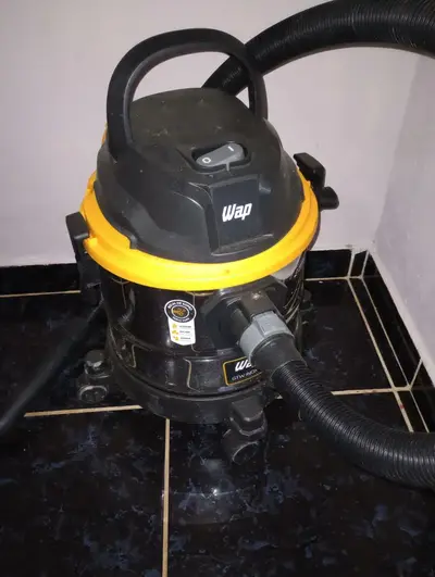 foto de Aspirador de Pó e Água WAP GTW Inox 15 Barril 1700W com Bocal de Sopro e Acessórios