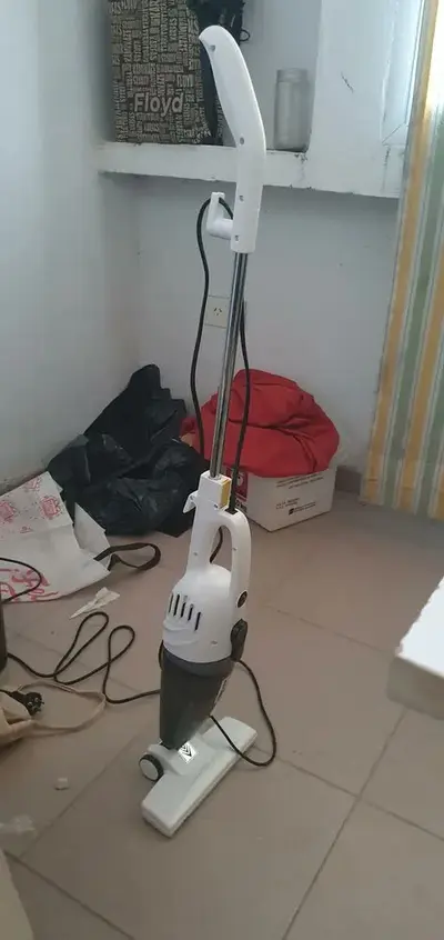 foto de Aspirador de Pó Vertical Kärcher VCL 1 com Filtro Hepa 2 em 1 - 1.000W